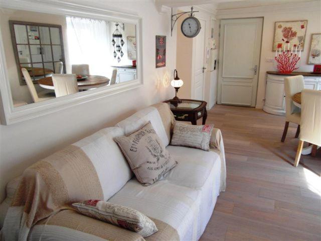 Charming Corner Abode With Castle Views Leilighet Nice Eksteriør bilde