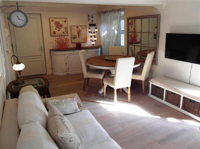 Charming Corner Abode With Castle Views Leilighet Nice Eksteriør bilde